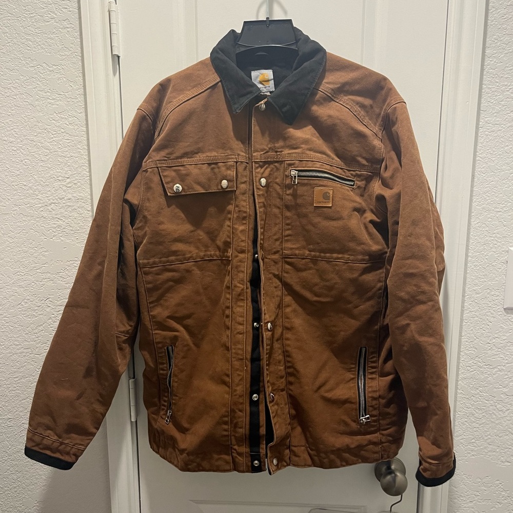 Like new Carhartt Barn / Field Jacket men’s sized large